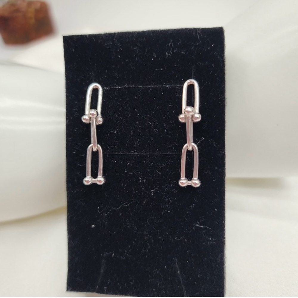 18k solid white gold hardware earrings.